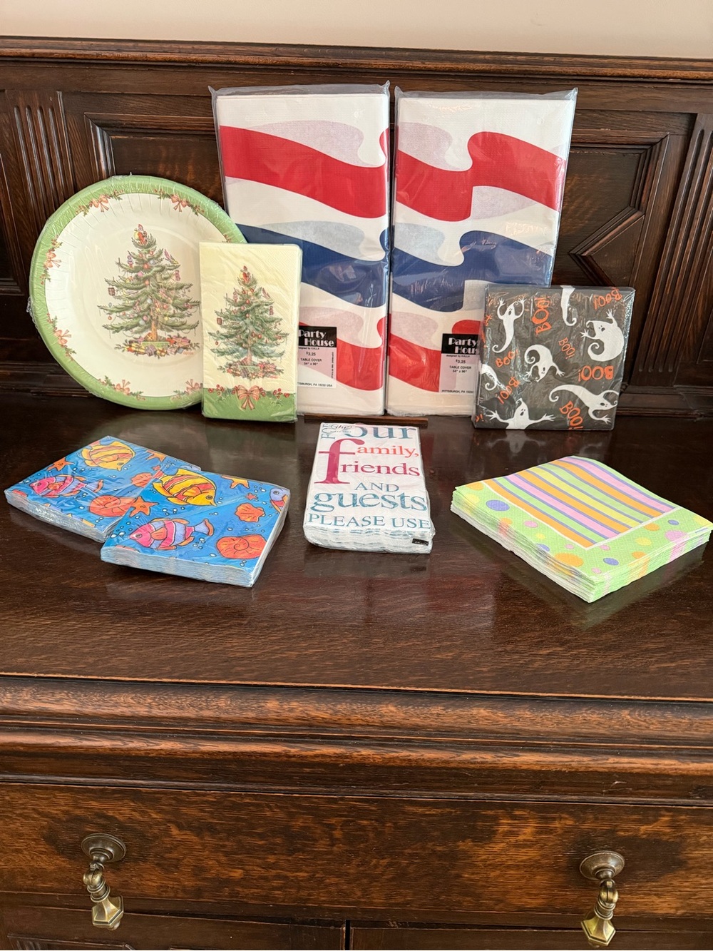 1️⃣1️⃣4️⃣ Pieces of Misc. Party Paper Products 🇺🇸🐠🎄🎁
